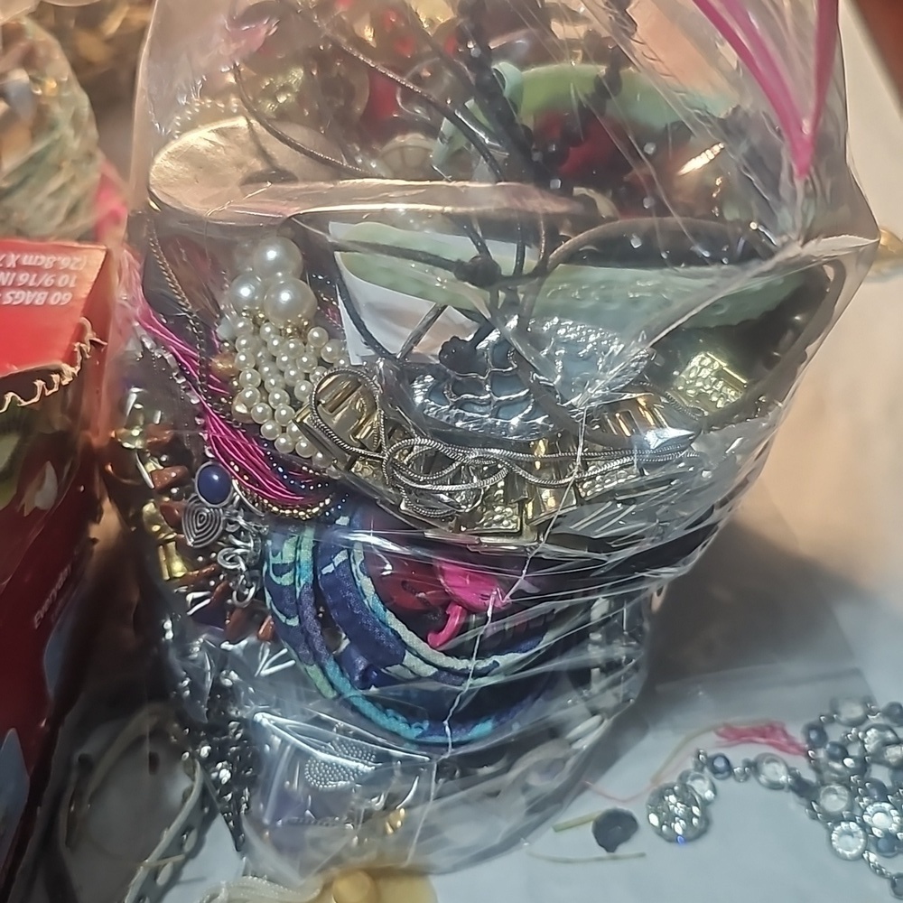 30 Pieces of Stamped Jewelry 📦 Random Lot - Picture 11 of 12